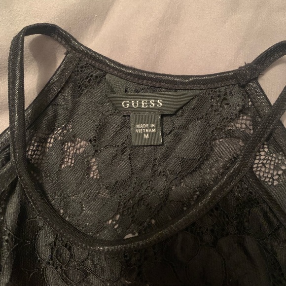 Halter neck lace top - Picture 3 of 4